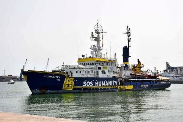 Deutsches-NGO-Schiff-Humanity-1-in-Italien-festgesetzt