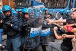 Nach italienischem Fall "George Floyd": Mehr als 60 Polizisten bei Ausschreitungen in Bologna verletzt