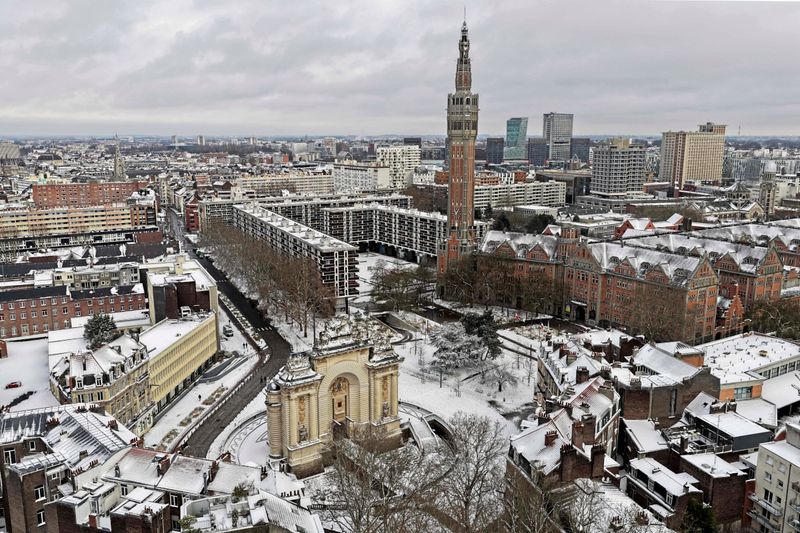 EU-Bürger zieht es in den Speckgürtel: Ohne Auto kommen viele aber nicht weit