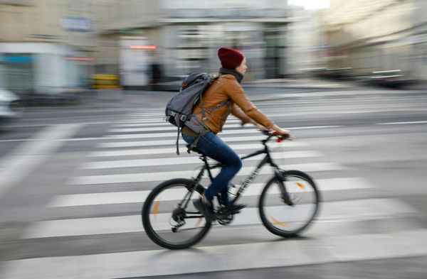 Mit-dem-Fahrrad-zur-Arbeit-Tipps-zur-Strampelei-auf-dem-B-roweg