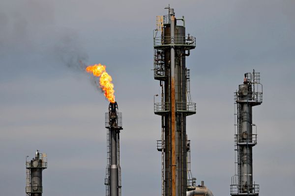 Krieg-in-Nahost-l-und-Gaspreise-schnellen-nach-oben-B-rsen-geben-deutlich-nach