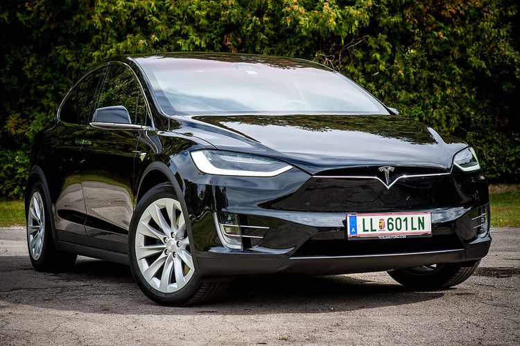 Tesla-Extra, nur in Europa: Licht-Leisten für Model 3 und Model S >