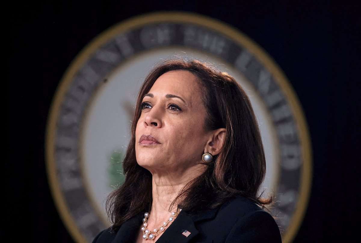 Kamala Harris zieht mit einer Kokosnuss in den Kampf ums Weiße Haus ...