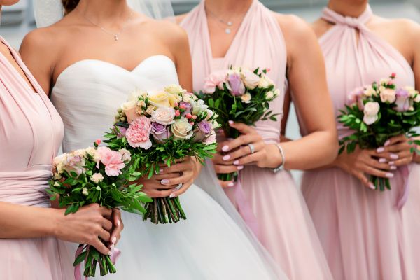 Wer-nimmt-bei-der-Hochzeit-den-Nachnamen-an-