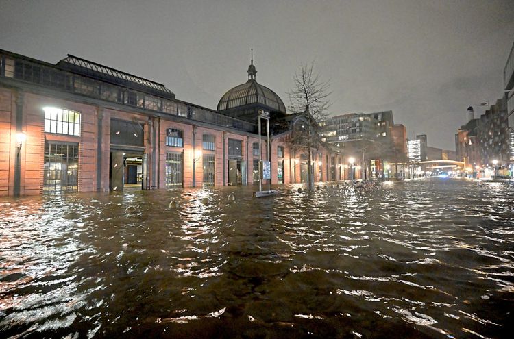 Hochwasser in Hamburg nach Sturm Zoltan