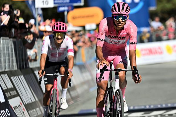 Del-Toro-pariert-Carapaz-Attacke-und-verteidigt-Giro-F-hrung