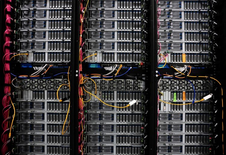 Nebius Server Racks Wenn KI immer mehr Arbeitsplätze ersetzt, braucht es dann eine KI ...