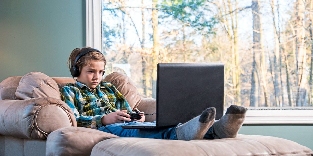 Ferien allein zu Hause Wird mein Kind computersüchtig