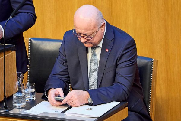FP-zieht-wegen-Parteipostings-aus-den-Ministerien-vor-den-VfGH