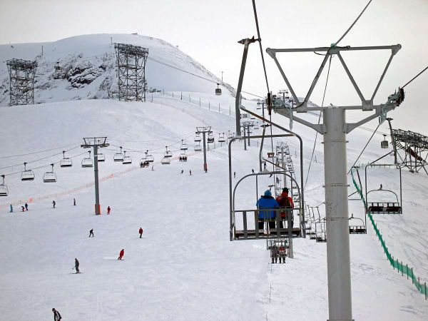 Sollen-Einheimische-f-r-den-Skipass-weniger-zahlen-