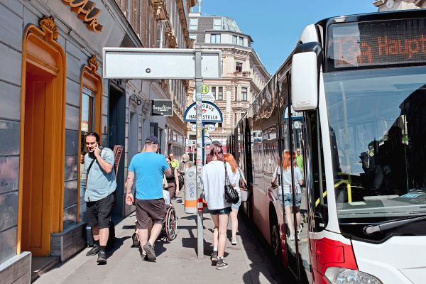 Schmale-Radwege-hei-e-Gehsteige-Wie-klimafit-ist-Wien-Margareten-