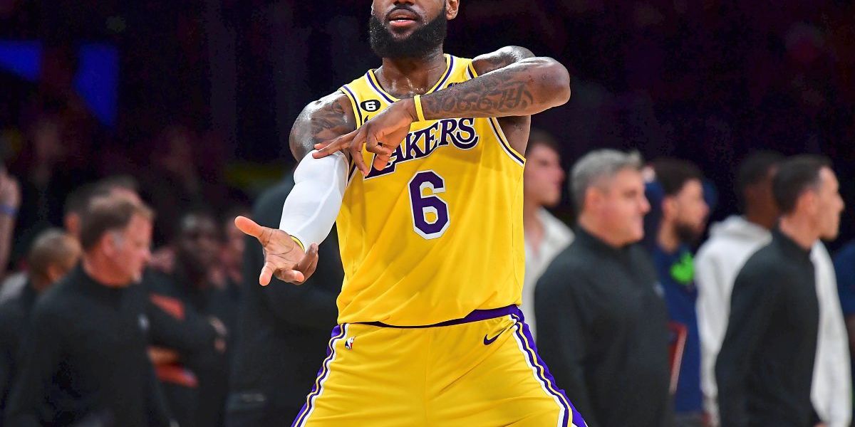 Los Angeles Lakers are struggling to make the NBA playoffs basketball