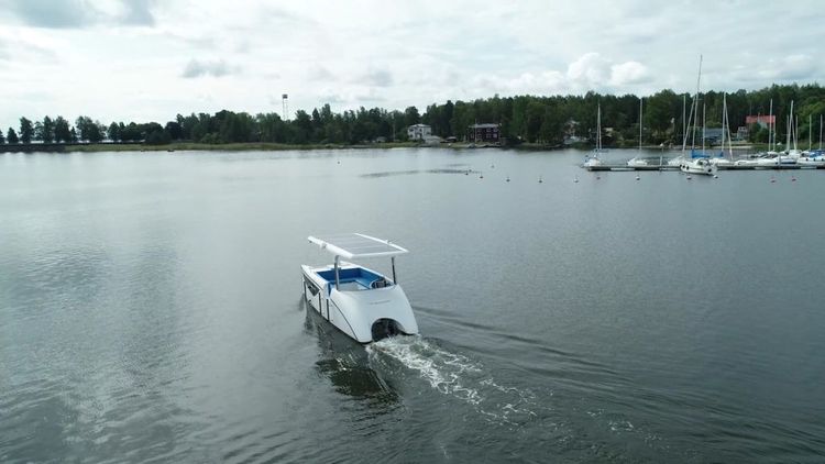 Eine Boot auf dem Wasser in Finnland