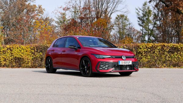 Eine-Legende-wird-50-Ausfahrt-im-aktuellen-Golf-GTI