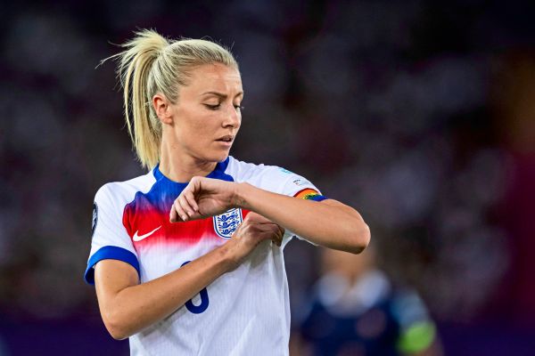 Wie-der-Kopf-den-Ball-bremst-Warum-Frauenfu-ball-oft-schlechter-ankommt