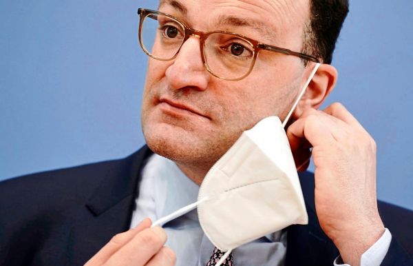 Maskenaff-re-aus-der-Corona-Zeit-holt-CDU-Fraktionschef-Spahn-ein