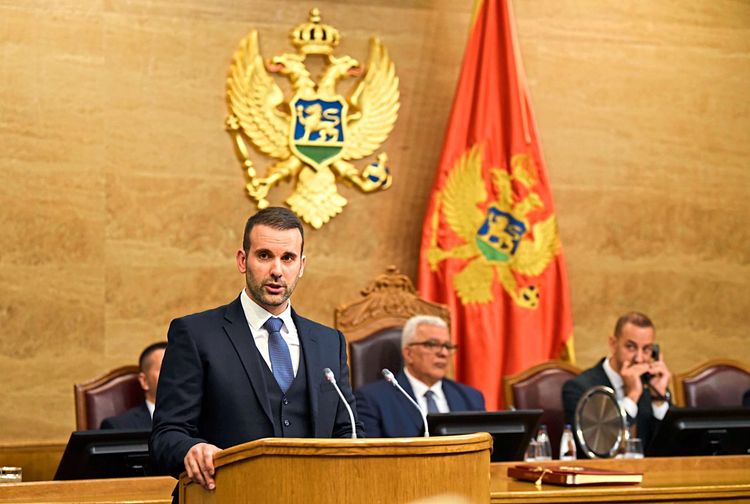 Milojko Spajić im Parlament in Podgorica.