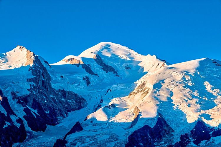 Die Gipfel von Mont Maudit, Mont Blanc und Dome du Goutier.
