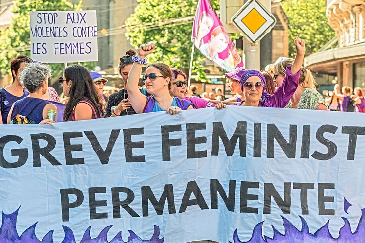Frauen beim Feministischen Streik in Lausanne in der Schweiz im Juni 2014
