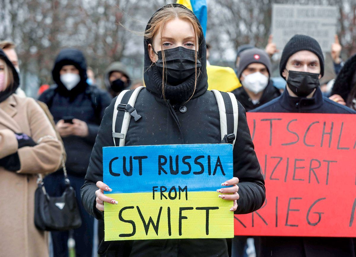 Ausschluss aus Swift: Karte in der Hinterhand - Bettina Pfluger ...