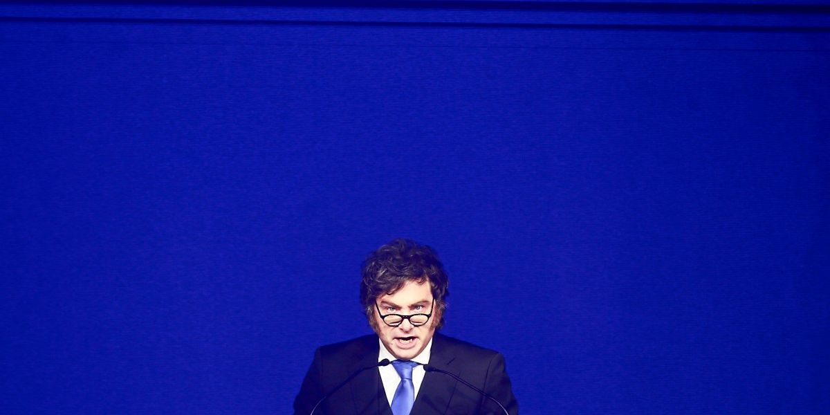 Javier Milei annonce une base militaire et des sanctions contre Londres