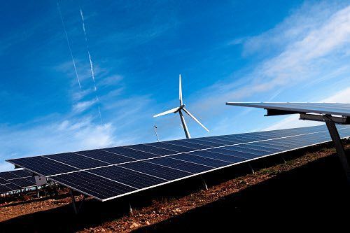 Neuer Bericht: Sonne und Wind hängen erstmals Erdgas ab