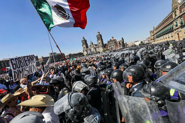 Dutzende-Verletzte-bei-Protesten-der-Gen-Z-in-Mexiko-Stadt