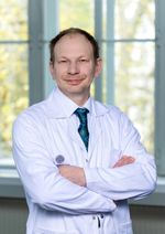 AKH-Arzt: "Einsparungen hätten katastrophale Folgen für Jahrzehnte" Die diskutierten Budgetkürzungen an den Universitäten könnten am AKH etwa 250 Arzt-Stellen kosten. Markus Zeitlinger warnt vor massiven Folgen für Patientinnen und Patienten und längeren Wartezeiten