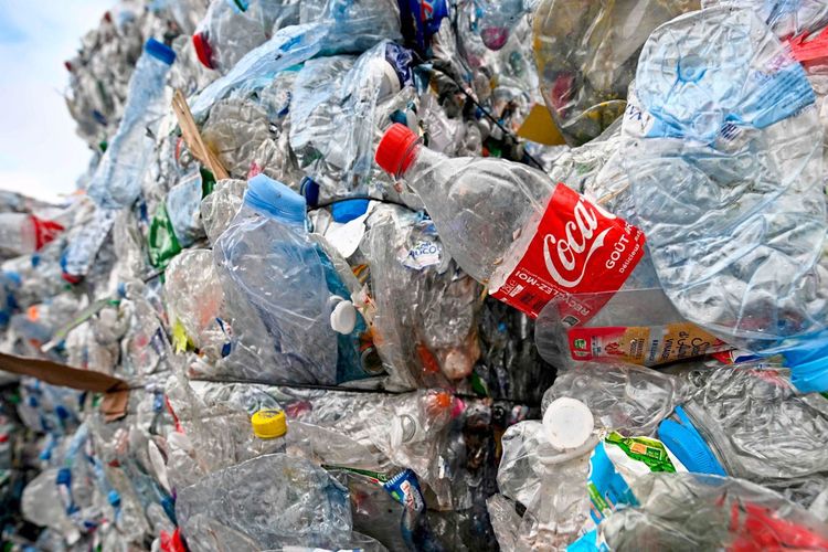 Nicht einmal ein Zehntel wird weltweit recycelt: Verhandlungen zu  Plastikmüll gehen in die nächste Runde - Natur -  › Wissen  und Gesellschaft