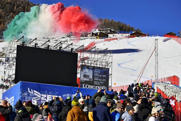 Marco-Schwarz-feiert-seinen-Premierensieg-im-Super-G