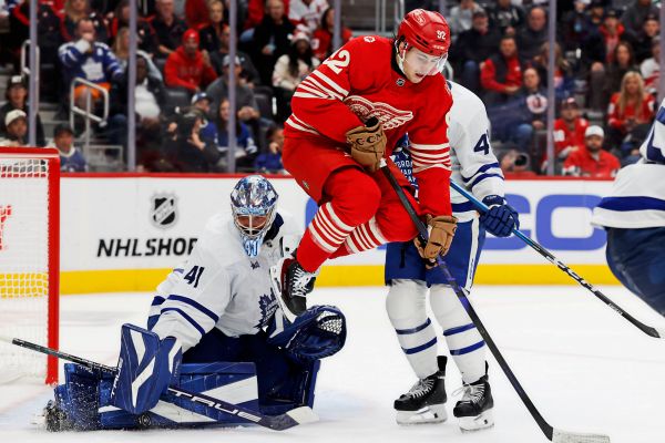 Kasper-trifft-bei-NHL-Sieg-von-Detroit-gegen-Toronto