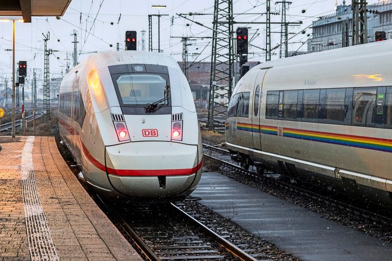 Deutsche Bahn: Finanzchefin muss gehen, Tarifeinigung steht