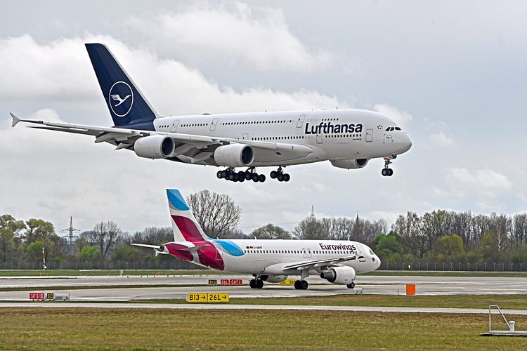 Diesen Lufthansa-Flug von München nach Bangkok werden die mitreisenden Passagiere wohl so schnell nicht vergessen: Ein Mann zuckte vollkommen aus und zwang die Maschine zu einem Umweg über Indien.