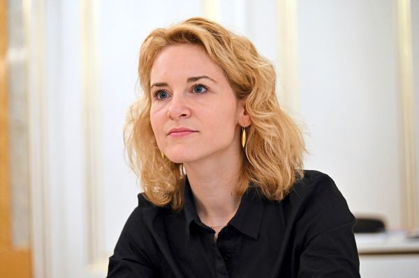 Droht-ein-Sparpaket-f-r-die-Unis-Warum-das-auch-an-den-Geh-ltern-der-Professoren-h-ngt