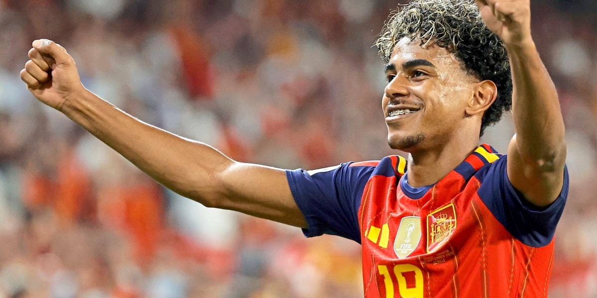Spain defeats Croatia 4-1 and England beats Czech Republic