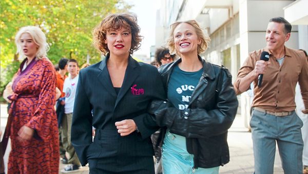 Mavie-H-rbiger-errichtet-in-Die-gesch-tzten-M-nner-eine-feministische-Diktatur