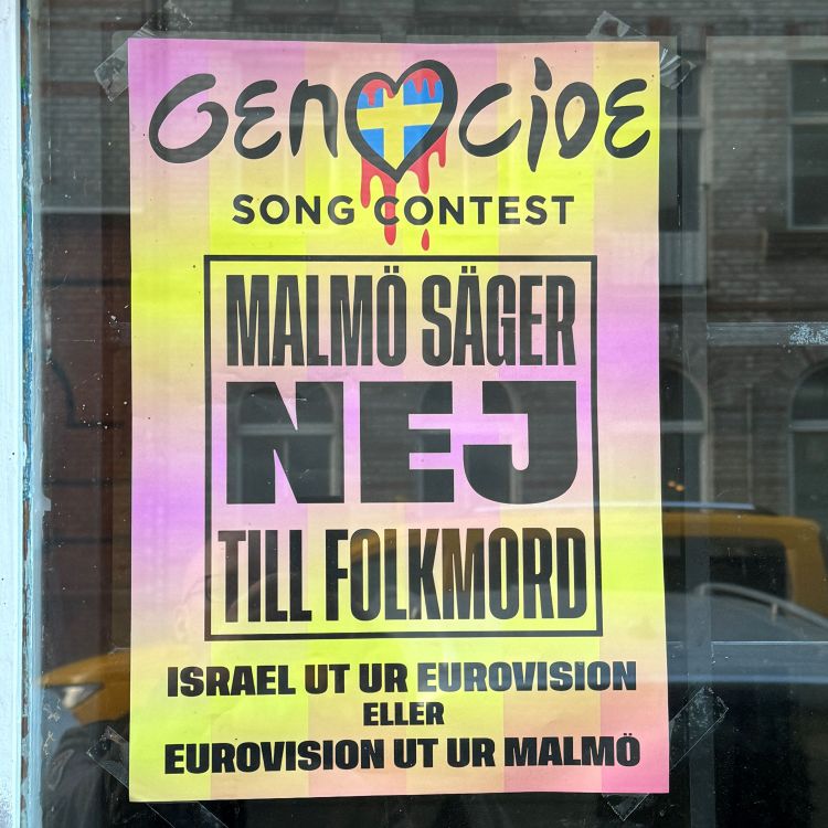 Kritik an der Teilnahme Israels und den ESC auf Plakaten in Malmö