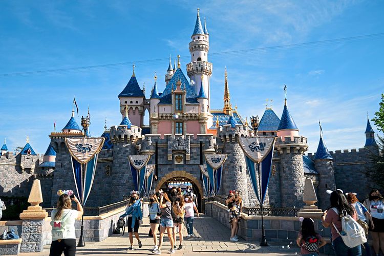 Wenn's pressiert, dürften sich manche Besucherinnen und Besucher in Disney-Themenparks einfach an Ort und Stelle erleichtern.