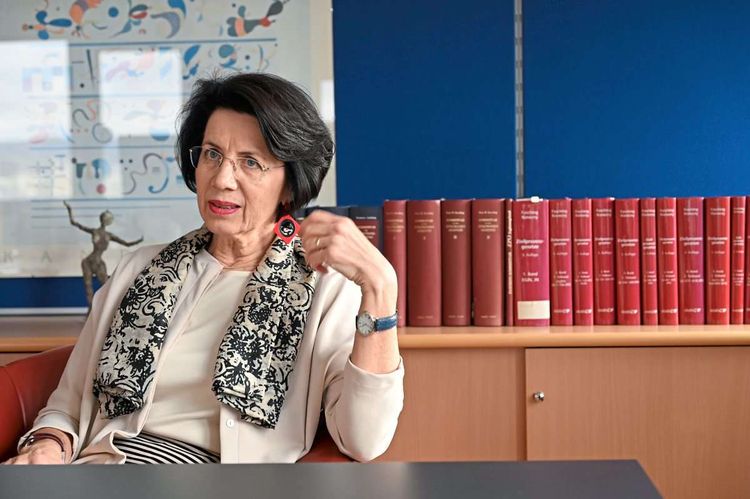 Die Chefin des HG Wien, Maria Wittmann-Tiwald, in ihrem Büro im Justiztower in Wien-Mitte