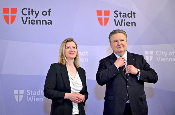 SP-und-Neos-einigen-sich-auf-Koalition-in-Wien