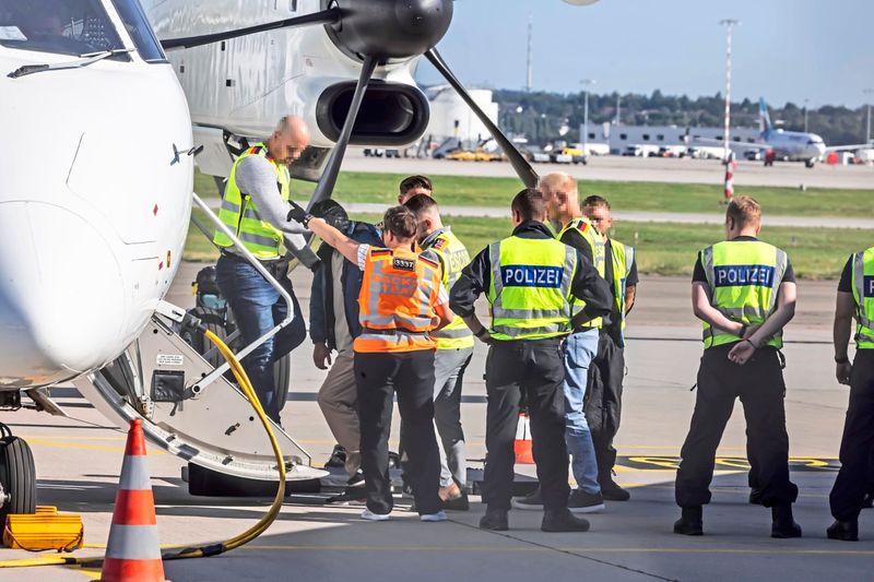 Erste Abschiebung Österreichs nach Somalia via Charterflug steht bevor
