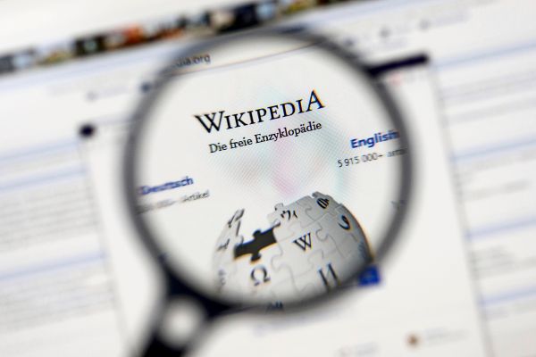 Wikipedia-k-mpft-mit-neuer-Richtlinie-gegen-die-KI-Flut