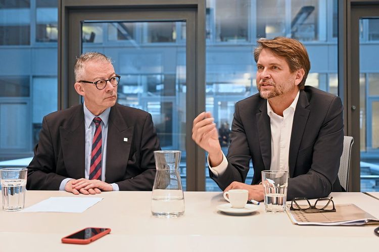 Harald Schlögel Ärztekammer Vizepräsident Peter Lehner Konferenz Sozialversicherungsträger Dachverband Gesundheitssystem Debatte Diskussion Streitgespräch