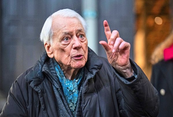 Alexander-Kluge-mischt-antike-G-tter-mit-digitaler-Sintflut-in-Wien