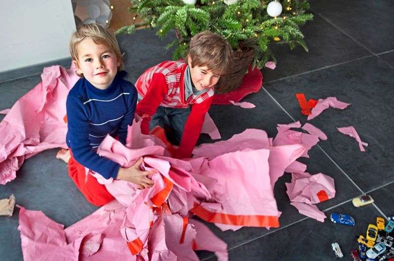 Rascheln, Reißen und das Griss ums neue Luxusgut Papier