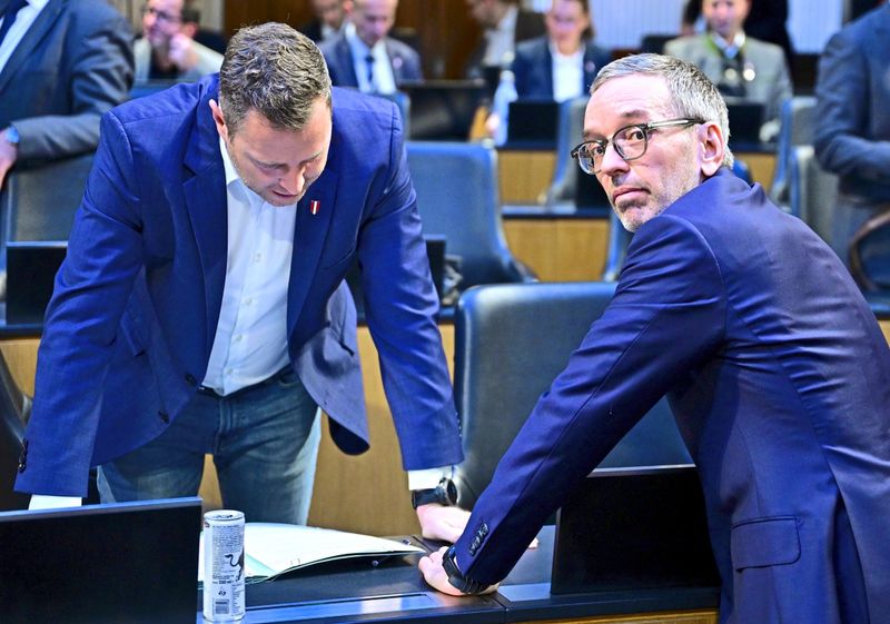 FPÖ prangert durch "Schutzgeld" geschützte Kammer an, diese hat laut Grünen "Bodenhaftung verloren"