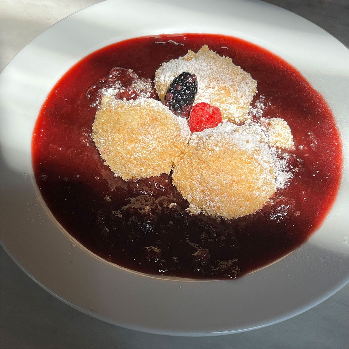 Auf einen feuchten Käsetoast ins wiedereröffnete Café Westend - Essen ...