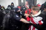 Entschädigung für Kapitol-Stürmer: Gericht stoppt Trumps "Opfer"-Fonds Ein Bundesgericht in Virginia setzte zum umstrittenen Entschädigungsfonds für angebliche Opfer der US-Justiz eine Gerichtsanhörung an