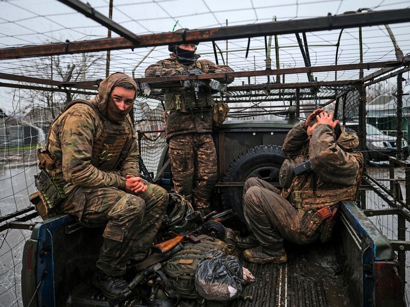 Ukrainer müssen Löcher an der Front stopfen und erhalten Hilfe von Elon Musk