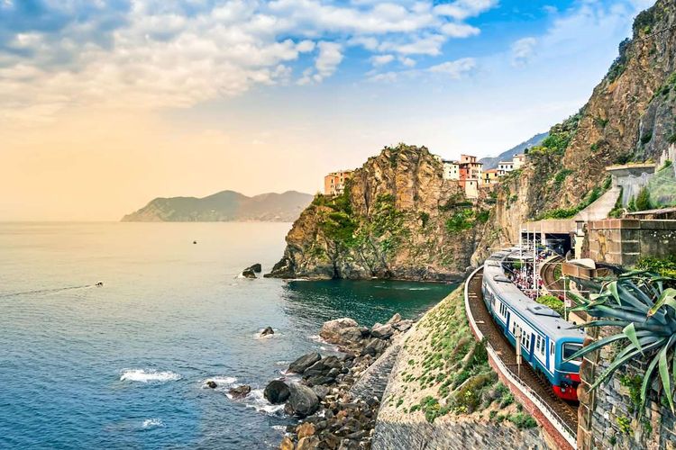 Die Fahrkartenpreise werden für alle Strecken in den Cinque Terre zwischen Juli und August, an allen Wochenenden ab Mitte März und an allen Feiertagen verdoppelt.